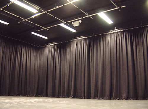 installation of stage curtains in drama and television studios